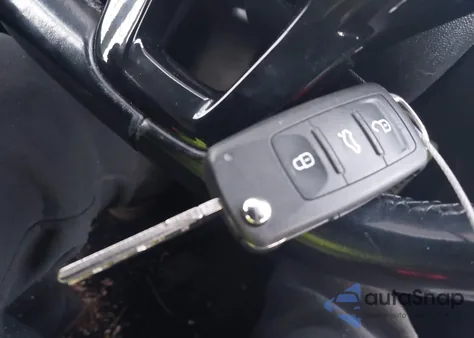 2017 Volkswagen Passat 1.8T R-Line z USA, uszkodzony, nr VIN 1VWDT7A37HC085243